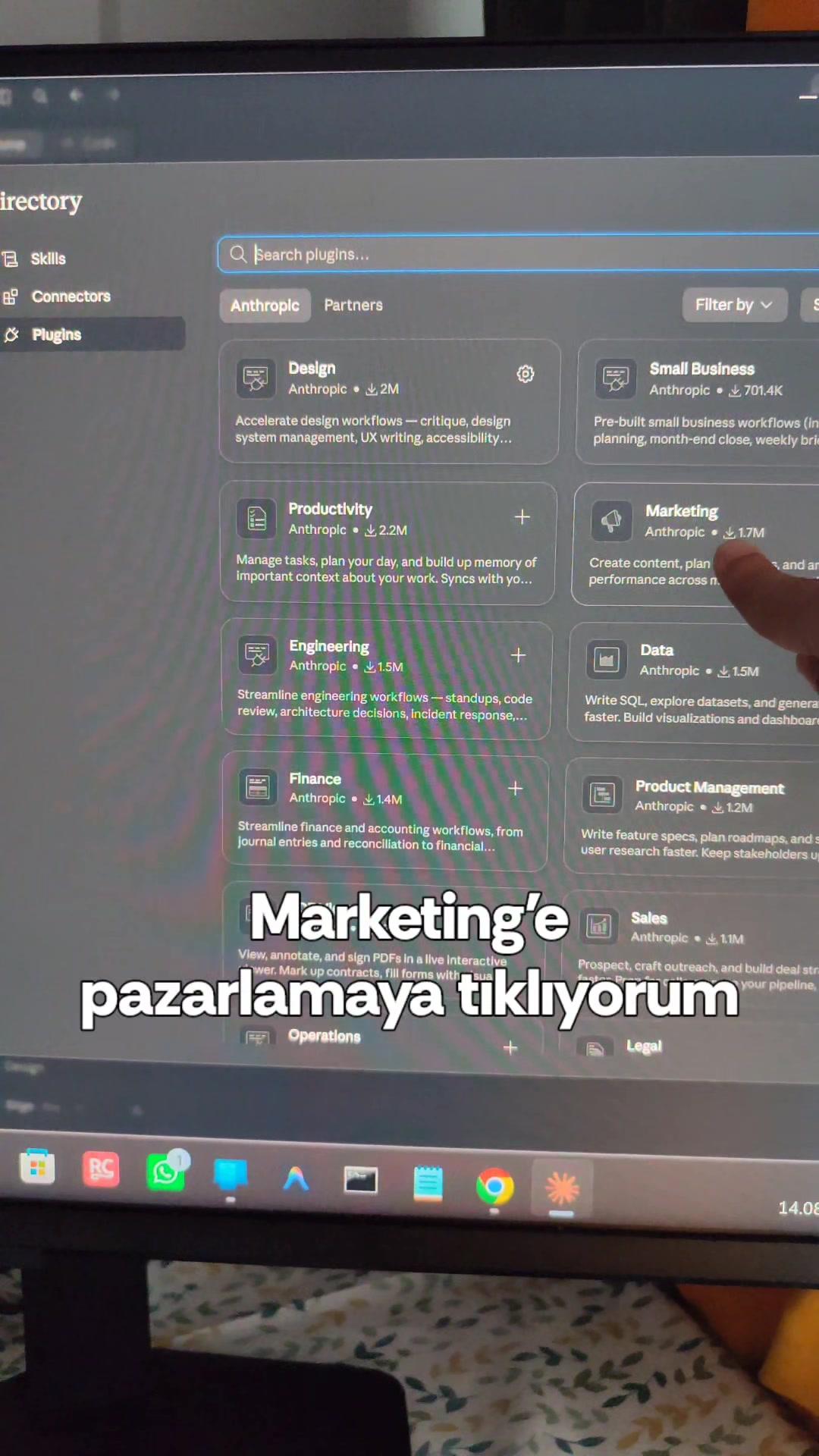 Eklenti dizini, Anthropic sekmesinde listelenen hazır eklentiler ve Marketing kutusu